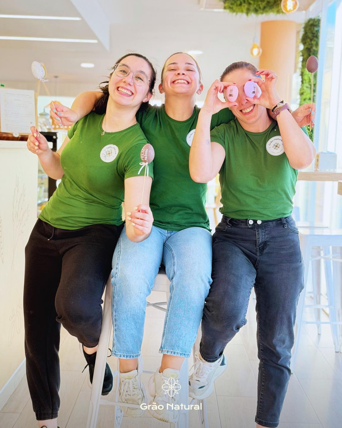 Que esta Páscoa seja feita de momentos simples, boa companhia e muitas coisas boas à mesa. 😋💚🐰
A equipa do Grão Natural deseja-te uma Feliz Páscoa! 🐣
#graonatural #alimentaoteudia #arcosdevaldevez #pascoa #brunch