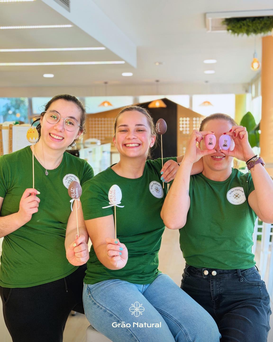 Que esta Páscoa seja feita de momentos simples, boa companhia e muitas coisas boas à mesa. 😋💚🐰
A equipa do Grão Natural deseja-te uma Feliz Páscoa! 🐣
#graonatural #alimentaoteudia #arcosdevaldevez #pascoa #brunch