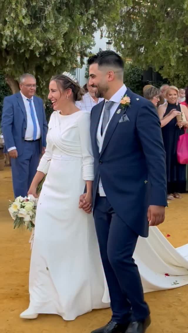 Hay caminos que son duros, pero ellos supieron superarlos y, finalmente, llegó su gran día.
Un día lleno de emociones, sentimientos, alegría y complicidad. Un día para disfrutar, celebrar y, sobre todo, compartir mucho amor.
Muchas gracias, Mabel y Juanma, por dejarnos formar parte de vuestra boda. Os deseamos de corazón lo mejor en esta nueva etapa
@omicronbodas
@fusionupcial
@manufernandezfloresyeventos
@cosodemorales
@puroarteprods
@probocacatering
@kelay_oficial
@sentimientoloko
@tuextremadura
@juanma_gonzalez_94
@marbelinnew