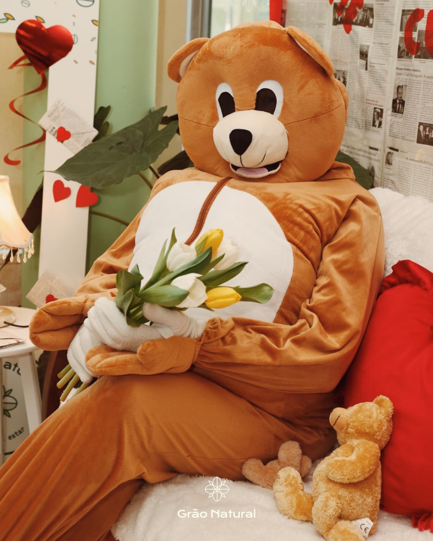 Hoje as nossas mesas enchem-se de risos, de conversas demoradas e de pequenos gestos que dizem “gosto de ti”. ❤️🥹
Obrigado por escolherem o Grão Natural para celebrar o São Valentim. É um privilégio fazer parte de momentos tão especiais. ✨
Um agradecimento também ao @sushimaketto e @jorge_araujo_dj_producer por se juntarem a nós neste evento especial. 🤝
Que nunca faltem motivos para brindar, sorrir e estarmos juntos. Feliz São Valentim! 💌
#graonatutal #saovalentim #diadosnamorados #alimentaoteudia #arcosdevaldevez