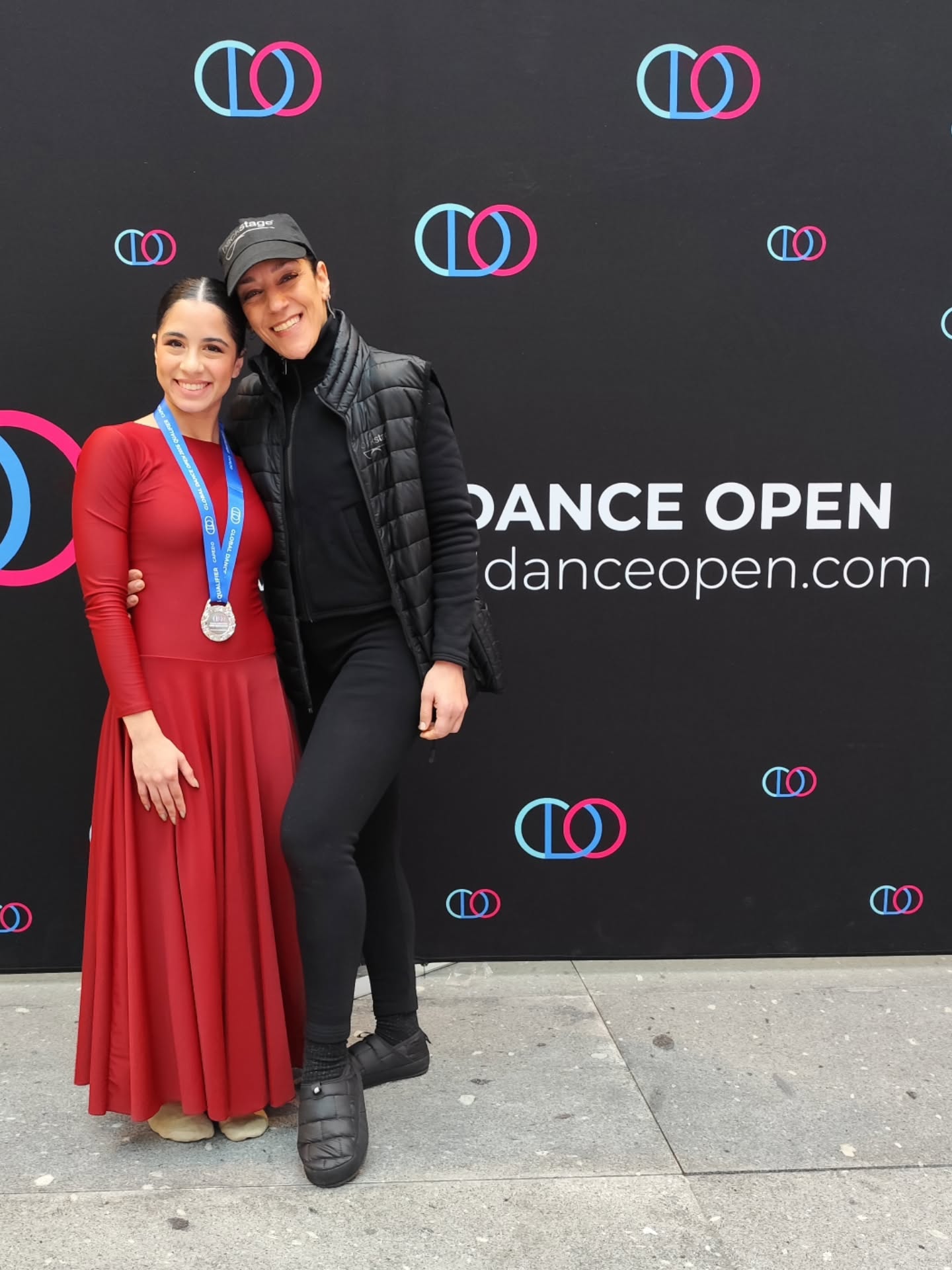 Global Dance Open Portugal Qualifier 2026 @gdoportugal @globaldanceopen Hoje a Companhia Júnior Backstage e a nossa solista @brennda_bailarina concluíram a sua participação no primeiro Qualifier do ano. Algumas surpresas e muitas aprendizagens... Muito nervosismo e ansiedade das nossas jovens bailarinas que ainda assim conseguiram na sua estreia em grupo em Dança Contemporânea um fantástico 3° lugar. Parabéns GDO pela fantástica organização e staff absolutamente incrível. Obrigada aos jurados pelo reconhecimento. Parabéns às nossas coreógrafas, professores, treinadores e toda a equipa backstage, pilares da formação destes bailarinos. Gratos aos pais, amigos e familiares por todo o apoio Prontos para o próximo! 💪 🥈Solo Senior Lyrical Palomas y Santas, @brennda_bailarina Coreografia de @rosaliapassinhas 🥉Small Group Teen Contemporary, Plural, Companhia Júnior Backstage, coreografia @18_carolina_gomes Coach Rosália Passinhas ⏭️ Momentos de bastidores, excertos coreográficos, prizes giving...... #backstageescoladedança #competitionteam #companhiajuniorbackstage #braga #portugal