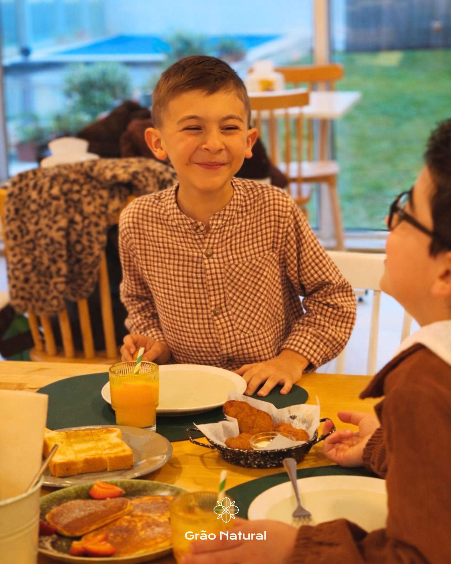 Os melhores presentes não se embrulham: vivem-se.🥹💚
Este Dia do Pai, oferece tempo, boa companhia
e uma mesa cheia de coisas boas (sim, incluindo a nossa nova francesinha em pão de croissant 🤍)
Venham construir memórias felizes connosco. Esperamos por vocês! 😍
☎️ Reserva já: +351 935 811 584
#graonatural #alimentaoteudia #arcosdevaldevez #diadopai #brunch