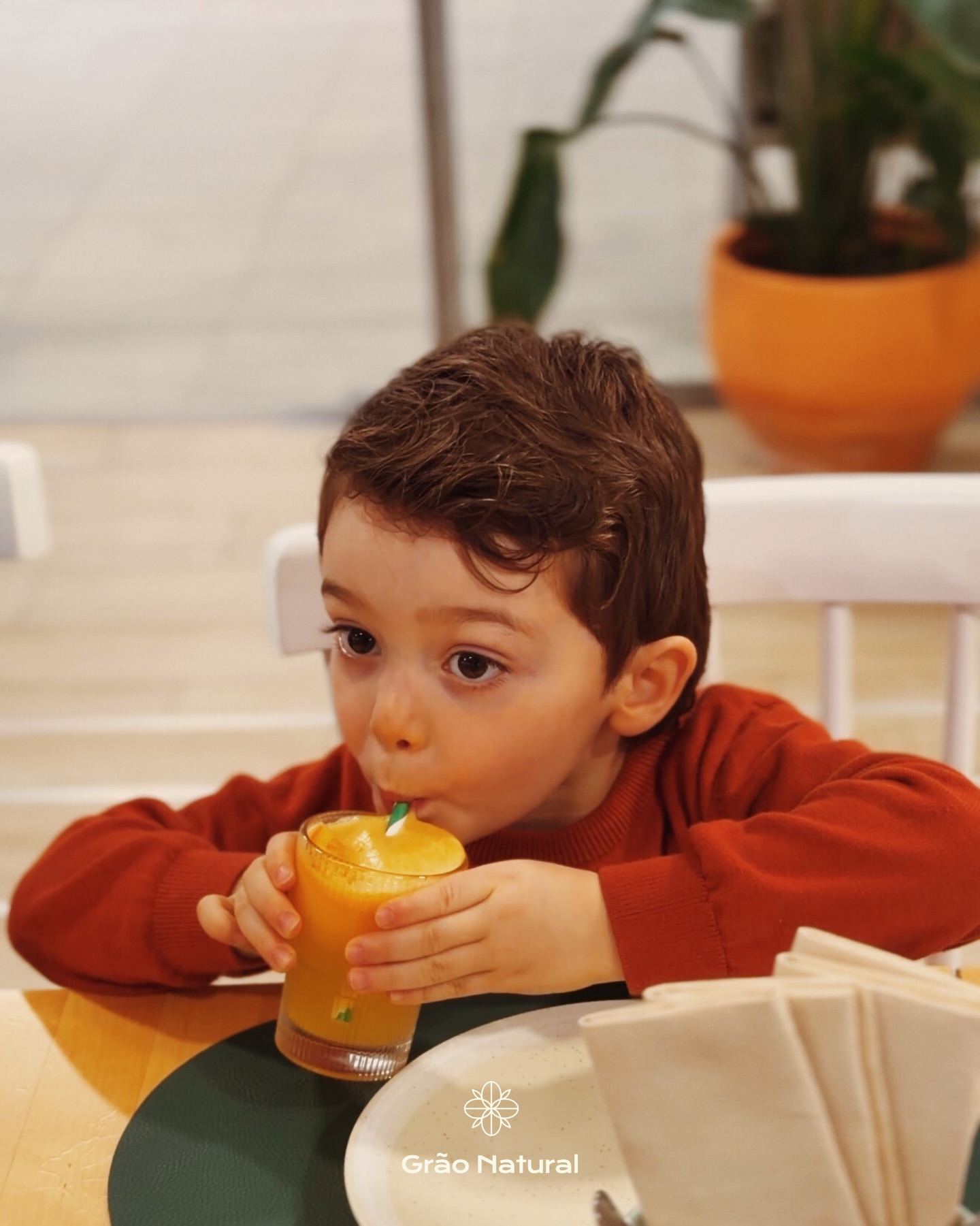 Os melhores presentes não se embrulham: vivem-se.🥹💚
Este Dia do Pai, oferece tempo, boa companhia
e uma mesa cheia de coisas boas (sim, incluindo a nossa nova francesinha em pão de croissant 🤍)
Venham construir memórias felizes connosco. Esperamos por vocês! 😍
☎️ Reserva já: +351 935 811 584
#graonatural #alimentaoteudia #arcosdevaldevez #diadopai #brunch