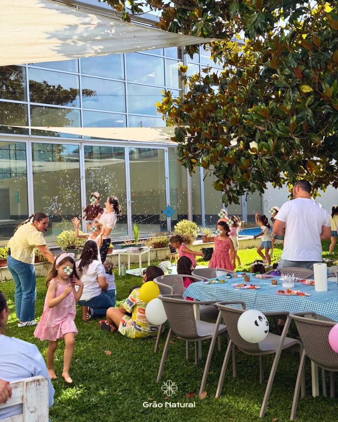 As crianças não precisam de muito para serem felizes. Precisam de tempo, de atenção, de carinho e de espaço para serem simplesmente crianças. 💚
Hoje celebramos a infância e tudo o que ela nos ensina: a sonhar mais alto, a rir mais vezes e a viver com mais leveza.
Obrigado a todos os que participaram na nossa festa solidária “Brincar, Partilhar e Ajudar” e ajudaram a transformar esta tarde de brincadeira num espaço de amor e partilha. 🥹
Que nunca nos esqueçamos de proteger a magia de ser criança.
Feliz Dia da Criança! 💚
#graonatural #diadacrianca #brincarpartilhareajudar #arcosdevaldevez #infanciafeliz